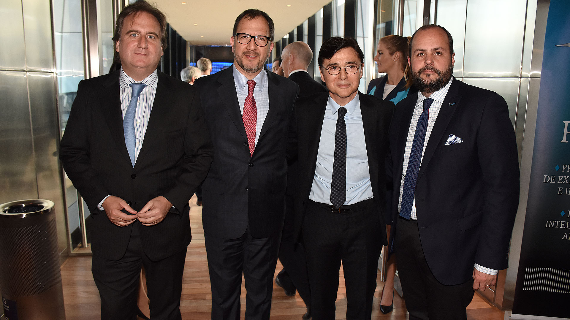 Tato Lanusse, el secretario general de la Gobernación bonaerense Fabián Perechodnik, Jorge Fontevecchia y Gustavo Castagnino, director de relaciones institucionales de Mercedes Benz (Fotos: Nicolás Stulberg)