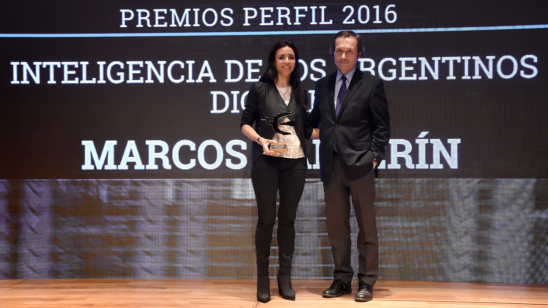 Gustavo Beliz junto a la representante de Marcos Galperín, fundador y CEO de Mercado Libre