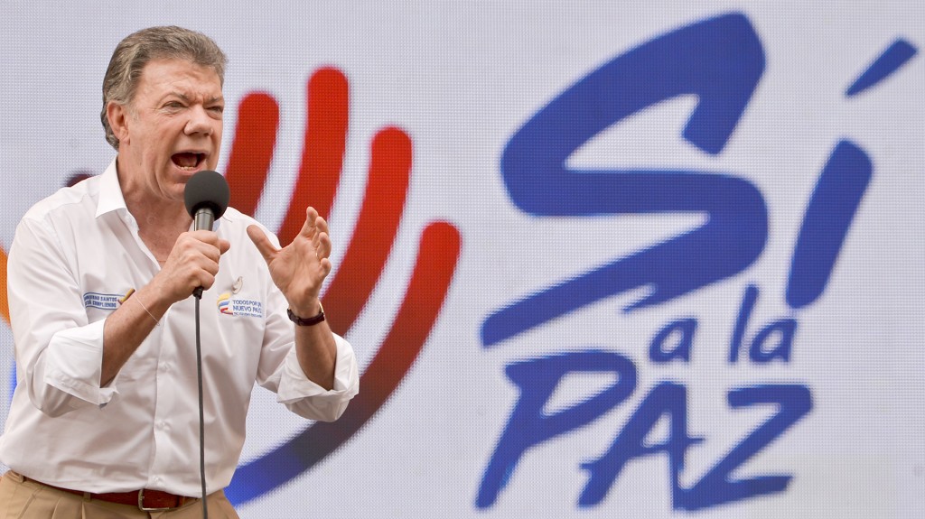 Juan Manuel Santos, premio Nobel de la Paz, fue el mayor defensor del acuerdo con FARC (AFP)