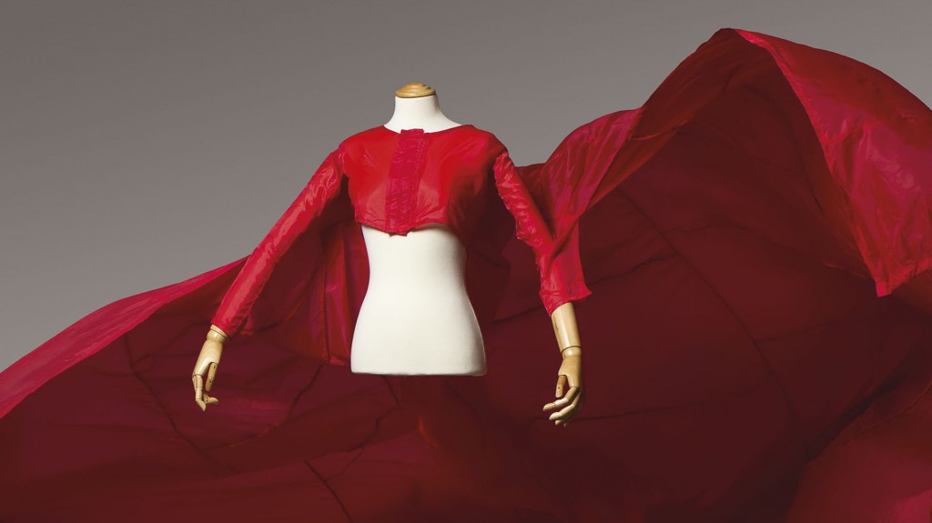 El rojo salvaje, para darle tono a una de las miles de prendas del vestuario del San Martin