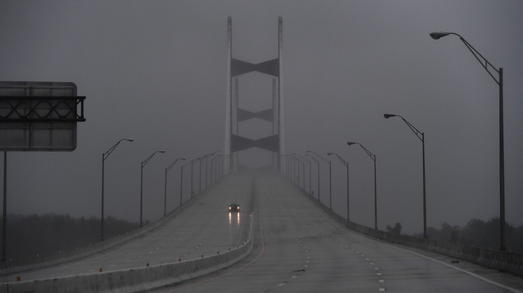 Más de medio millón de usuarios sin luz en Florida por el huracán (Reuters)