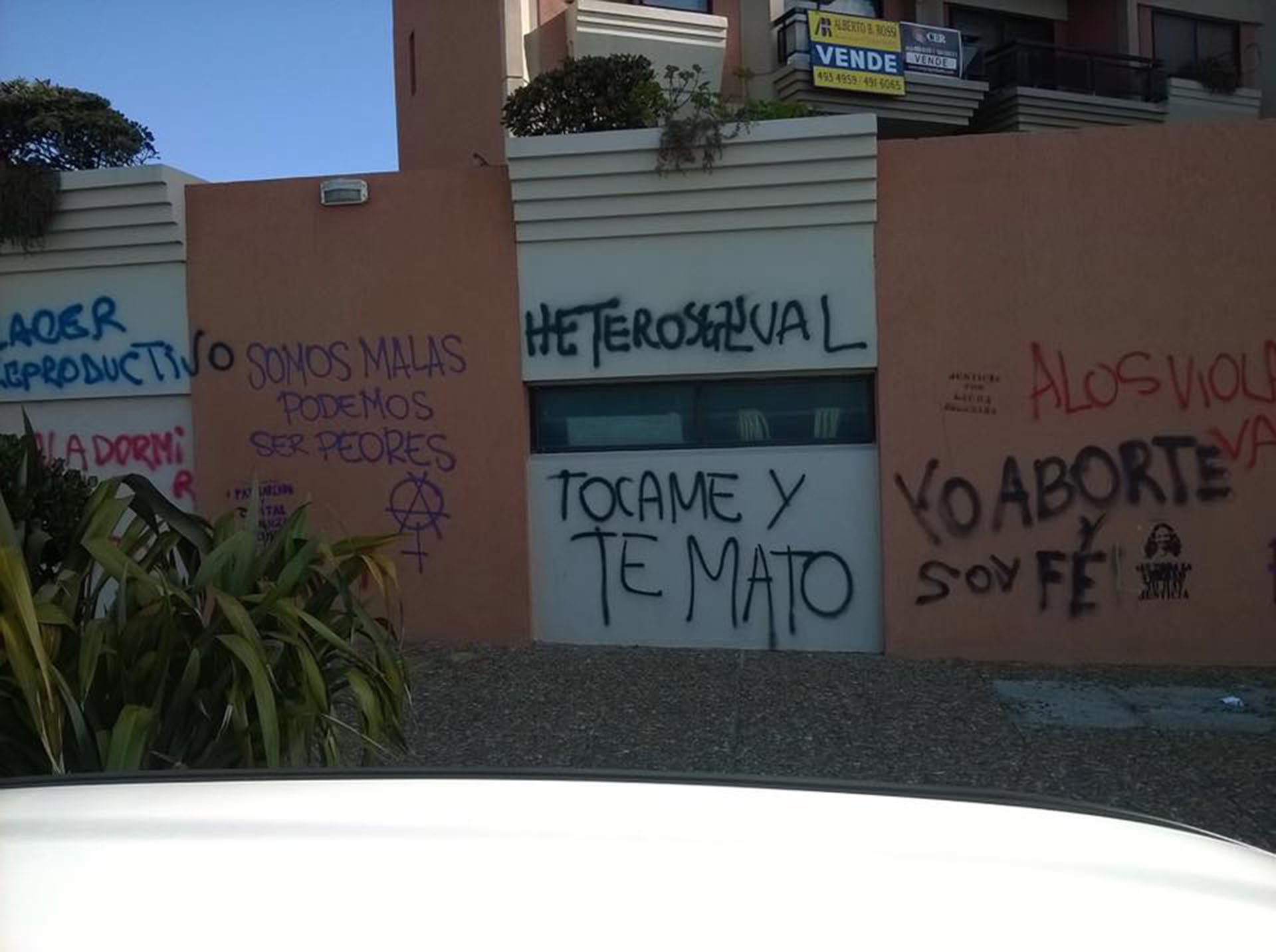 Una de las numerosas pintadas que parte de los manifestantes dejaron en las casas de Rosario