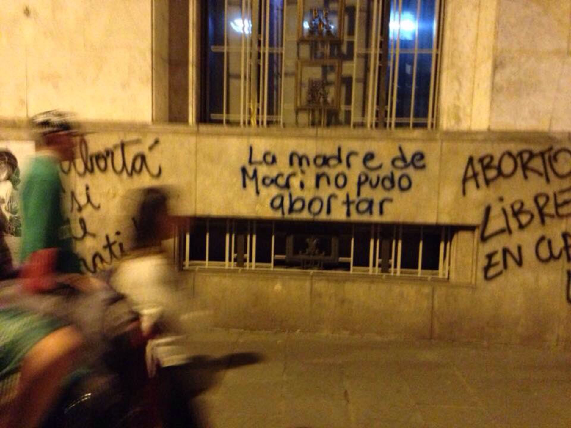 De acuerdo a lo previsto la marcha debía culminar en la explanada del Monumento Nacional a la Bandera, pero por los incidentes no llegó a su fin
