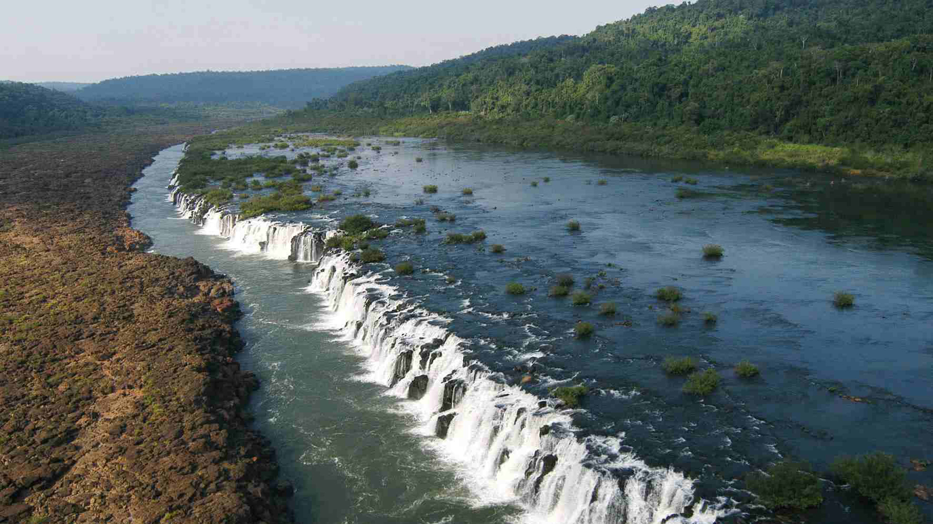 Dentro de la reserva existen varias áreas naturales protegidas, entre ellas el parque provincial Esmeralda que configura su área núcleo, el parque provincial Moconá, la reserva forestal Guaraní, el parque provincial Caá Yarí y la reserva natural cultural Papel Misionero