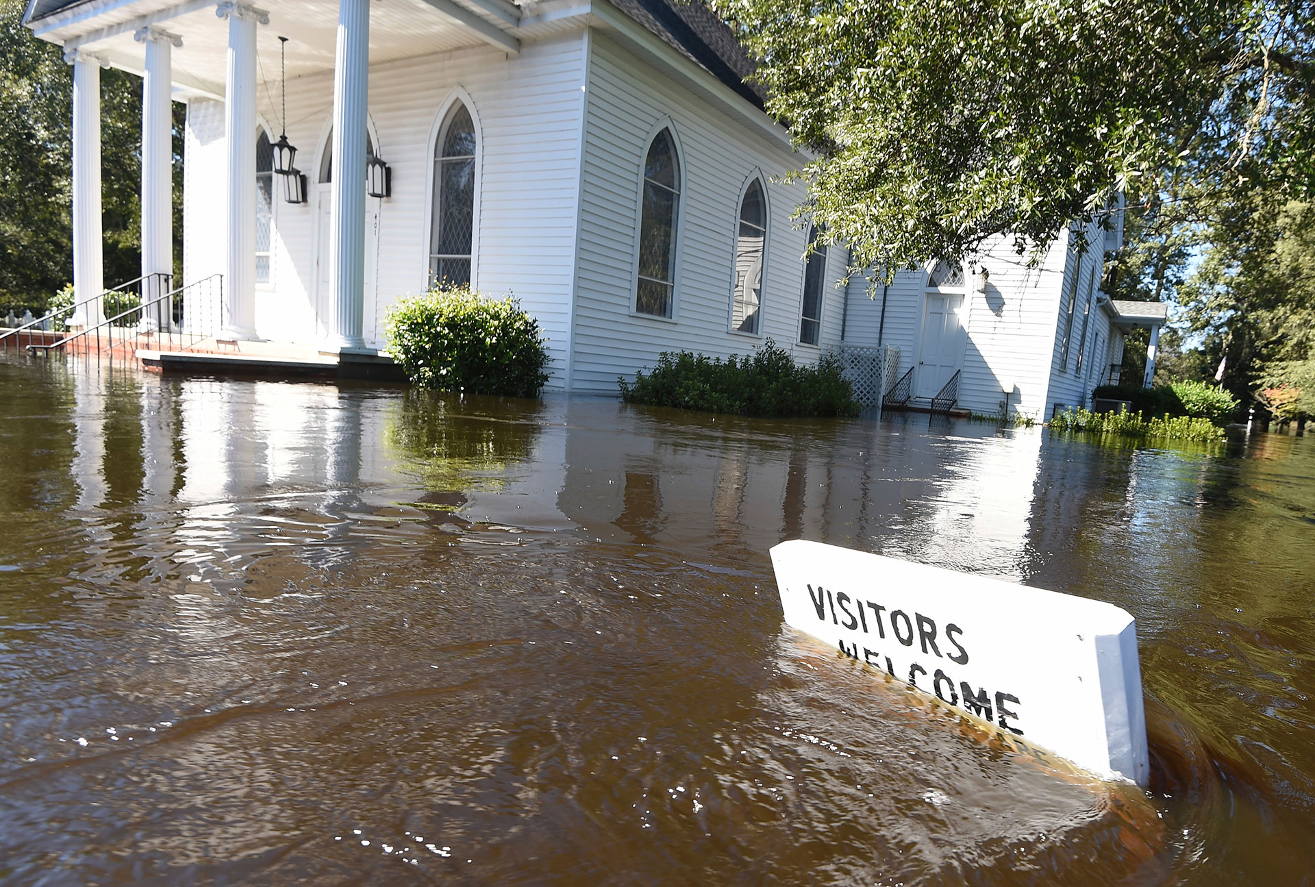 Una iglesia bajo el agua