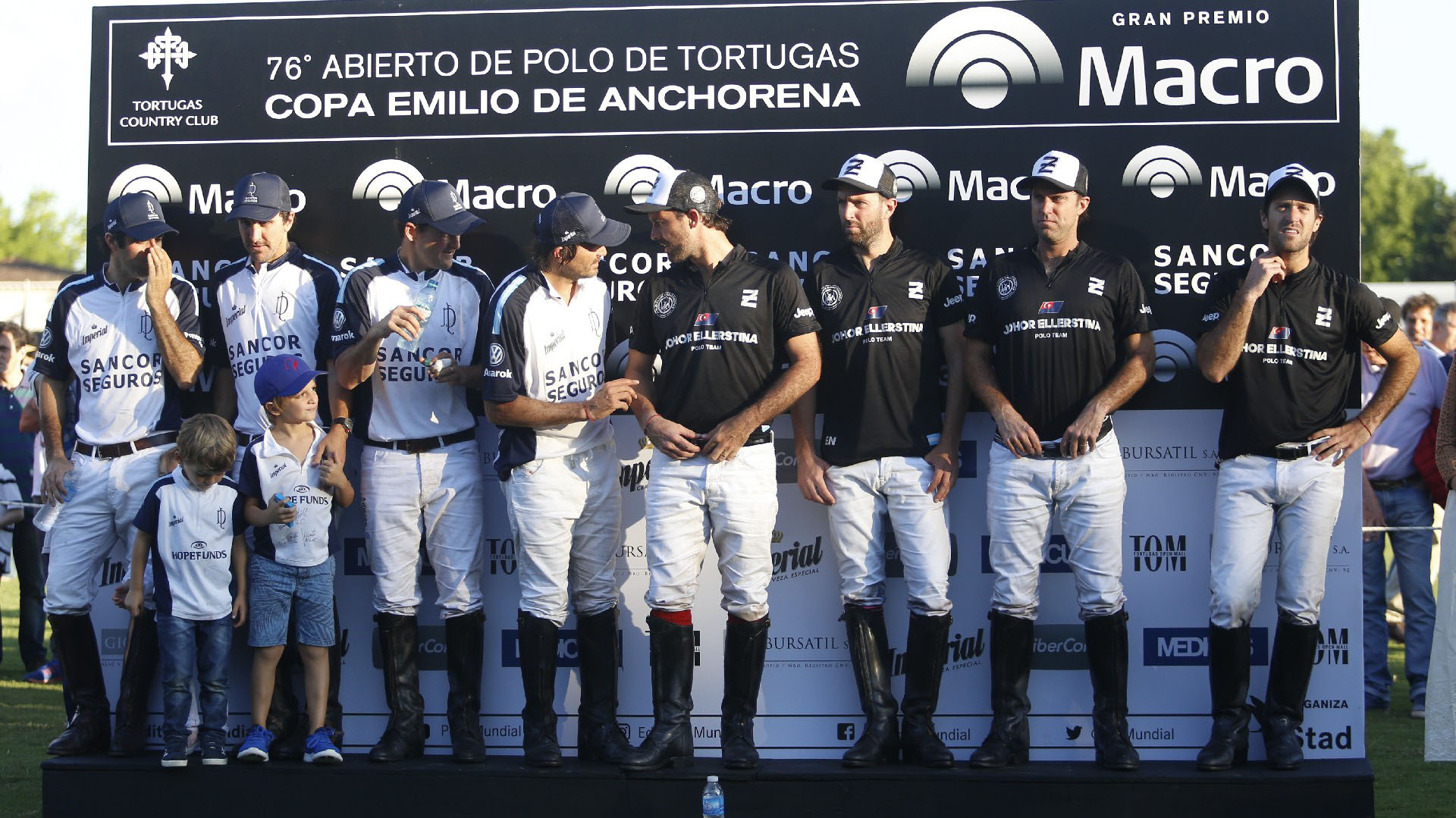 La Dolfina y Ellerstina en el podio de premiación