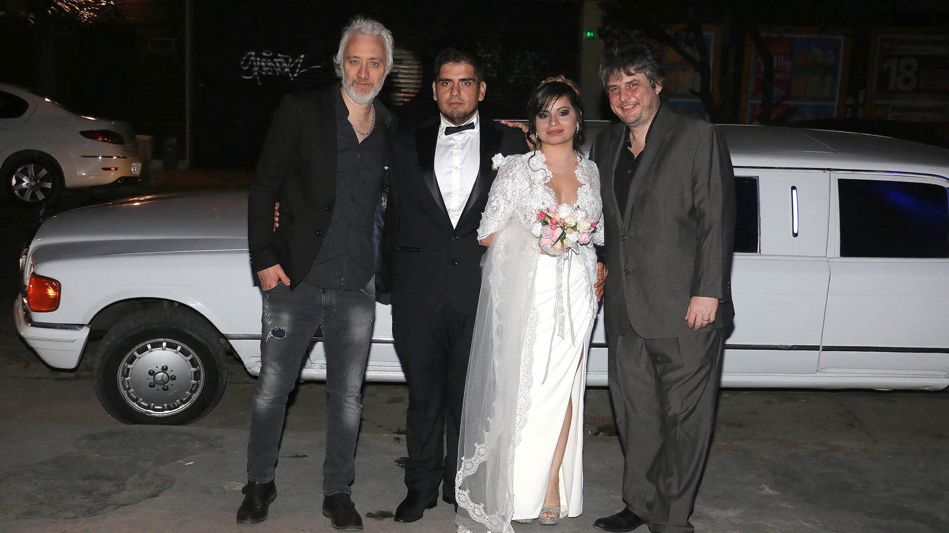 Andy Kusnetzoff y Gabriel Schultz posaron con los novios