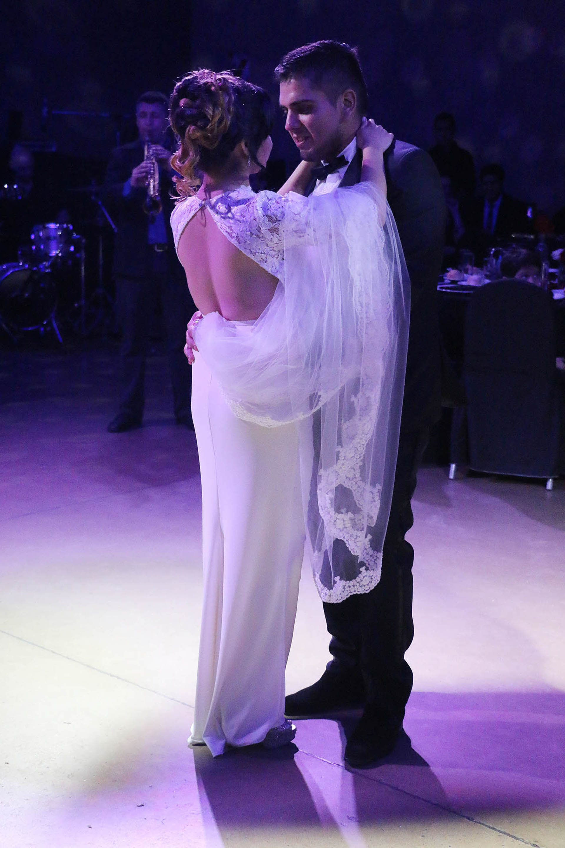 La pareja bailando