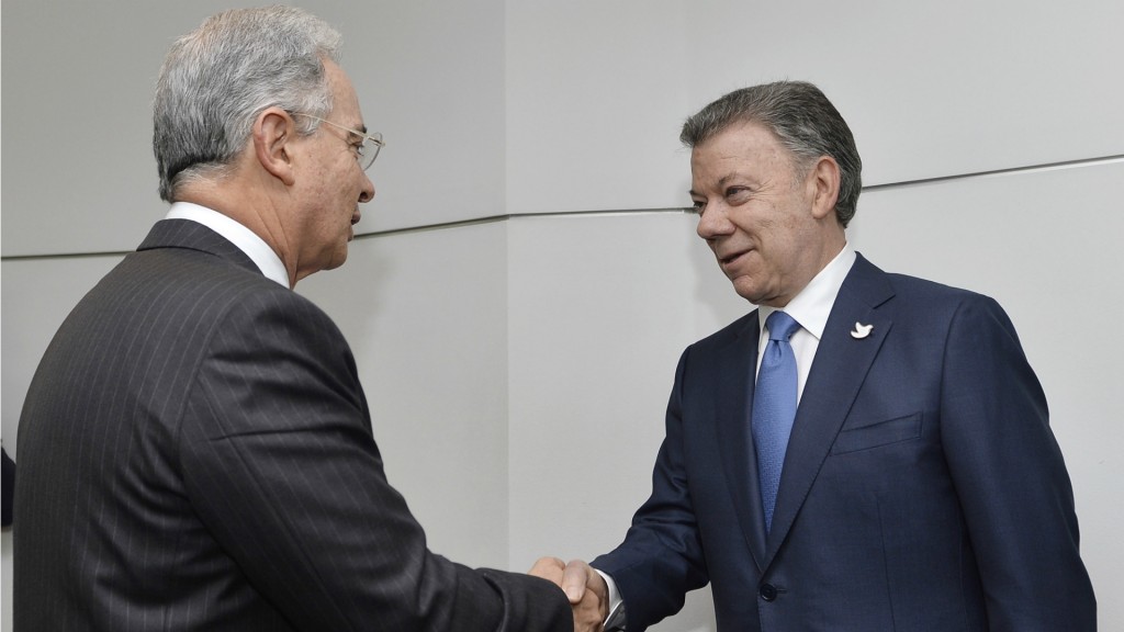Álvaro Uribe y Juan Manuel Santos (AP)