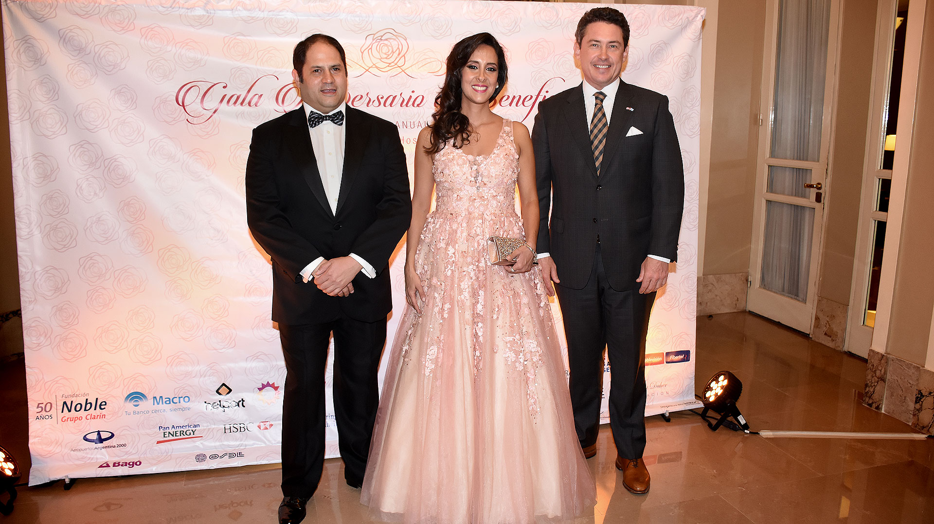 El matrimonio Noble Herrera junto al embajador de los Estados Unidos en la Argentina, Noah Mamet