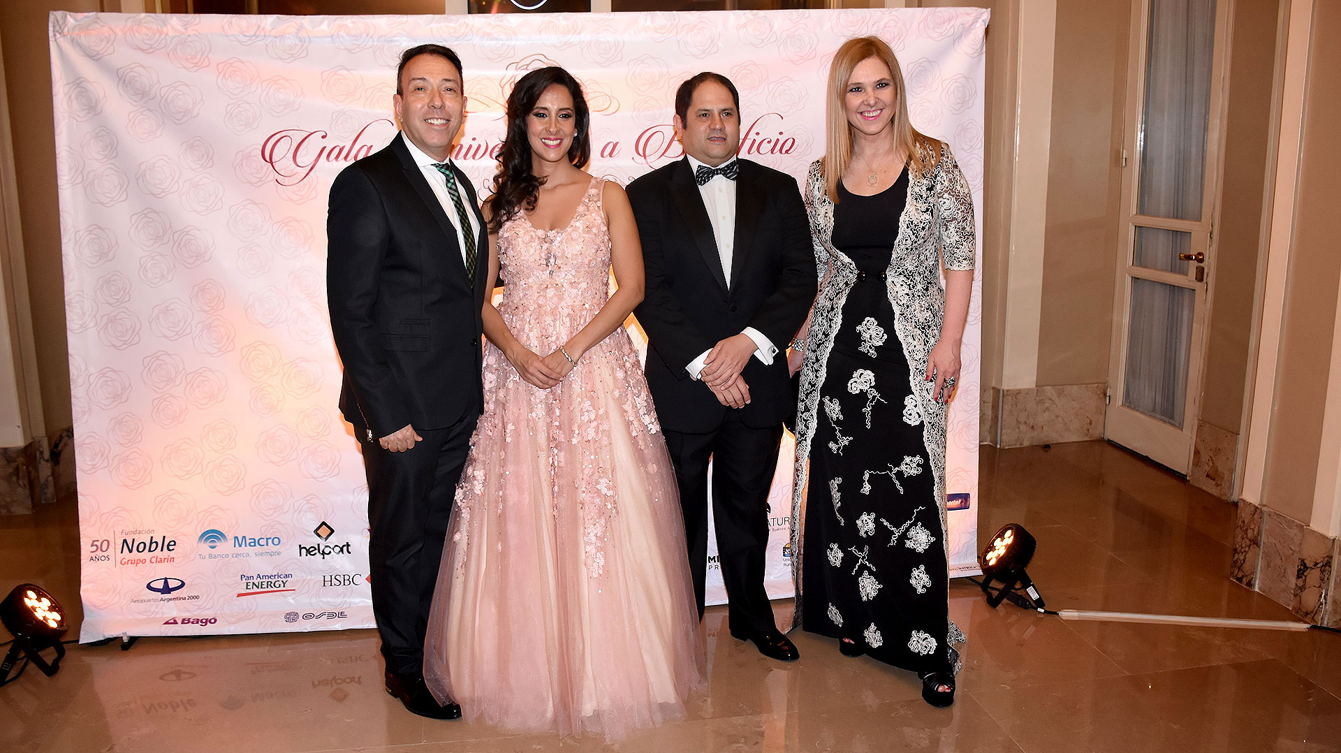 Vanesa y Felipe Noble Herrera junto a Silvina Luna