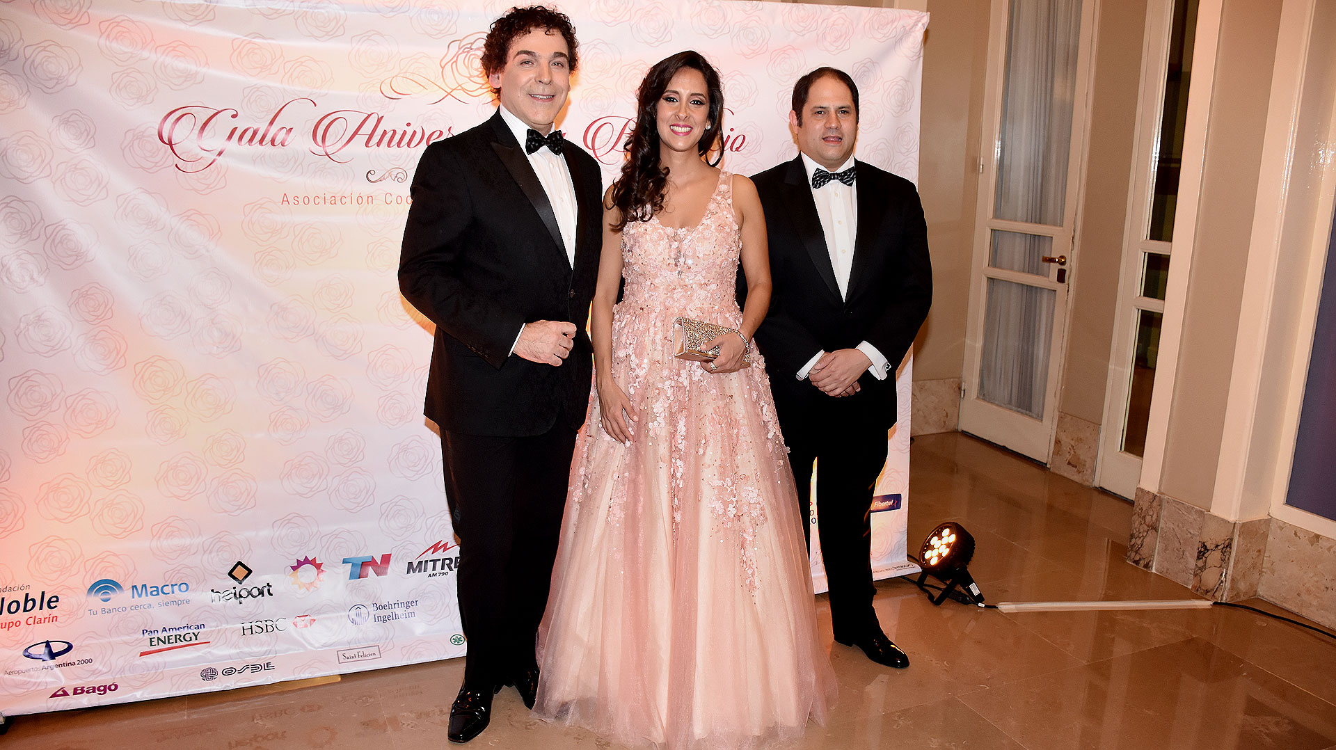 Sergio Company junto al matrimonio Noble Herrera