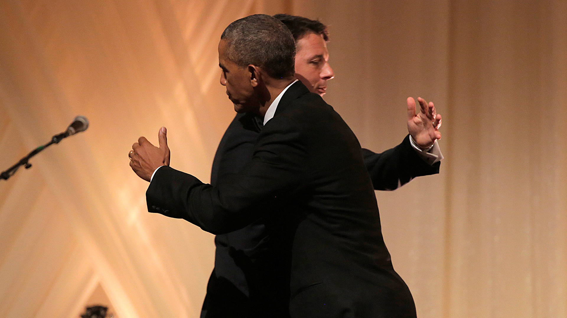 El presidente Barack Obama dio un cálido abrazo el primer ministro italiano