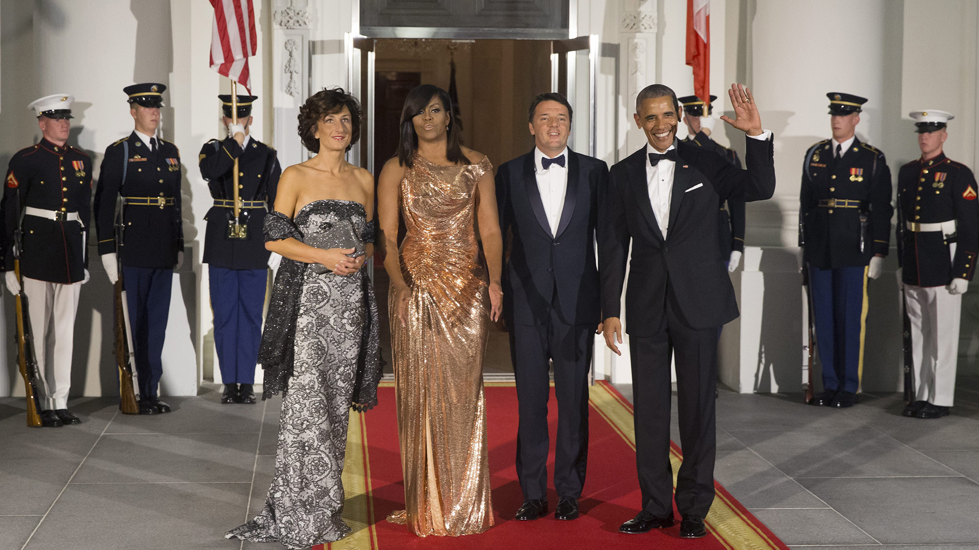 El presidente estadounidense, Barack Obama, junto con su esposa, Michelle, recibieron al primer ministro italiano, Matteo Renzi y a su esposa, Agnese Landini