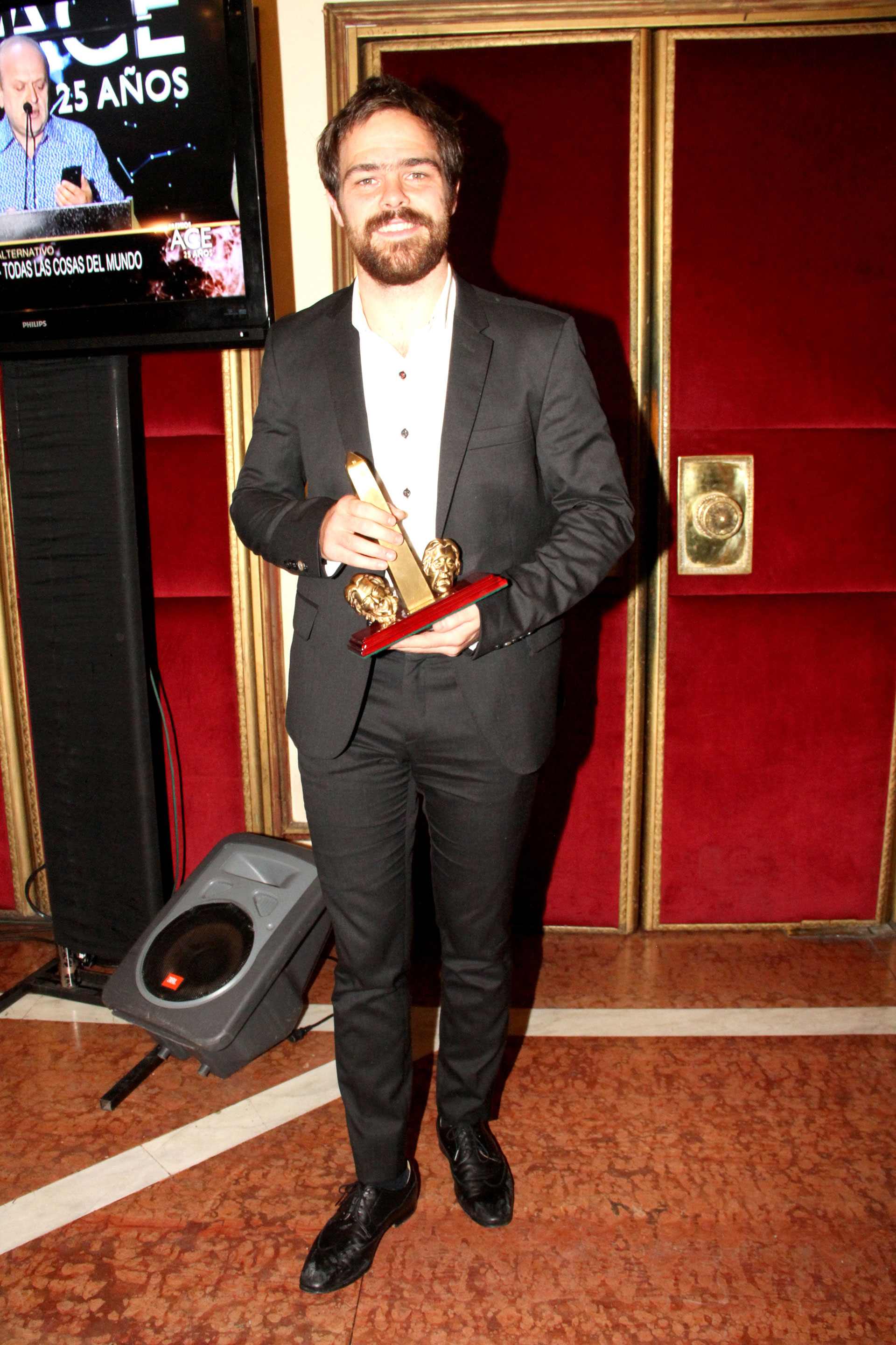 Peter Lanzani ganó como Revelación masculina en Equus
