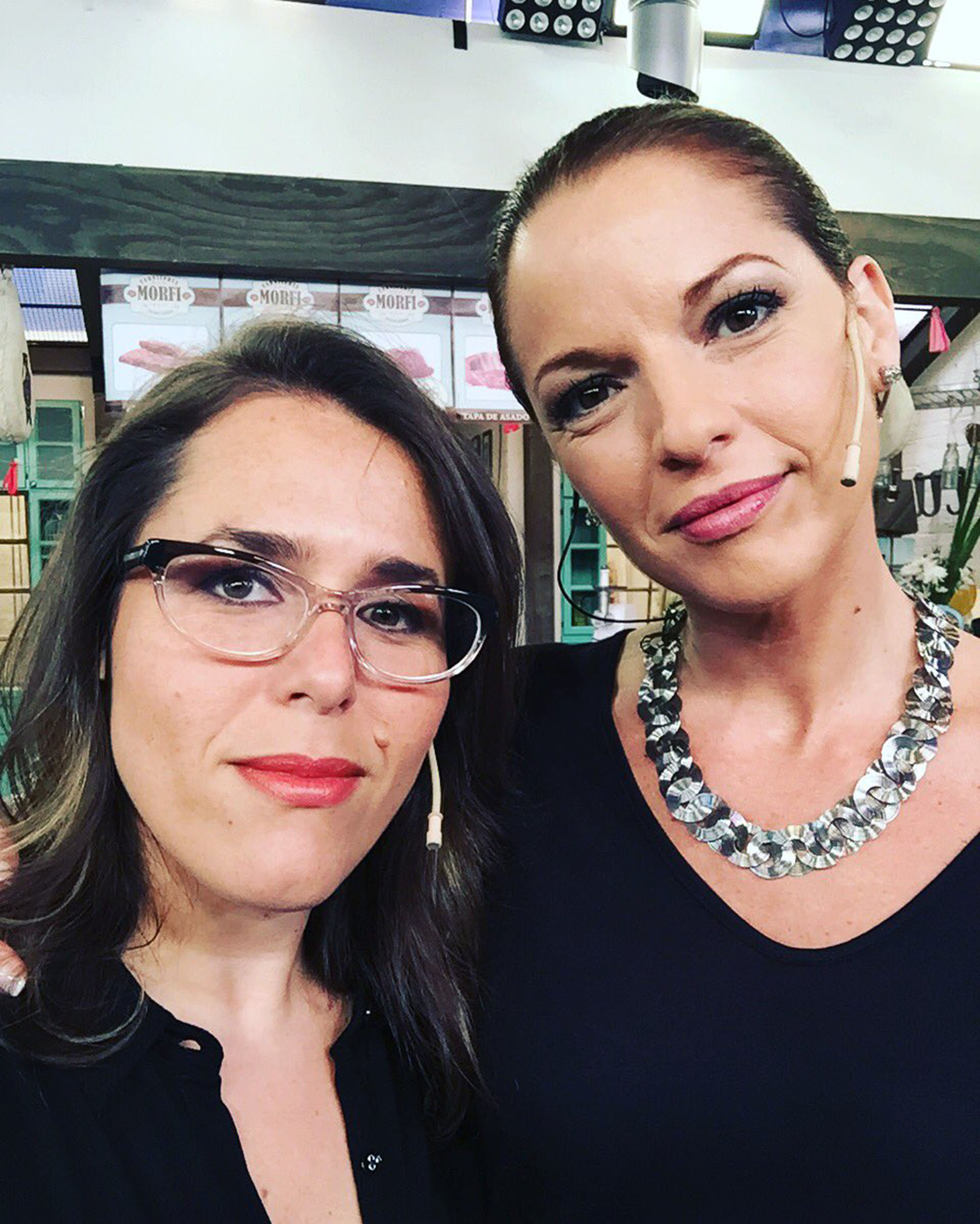 Carina Zampini y Malena Guinzburg se sacaron una selfie también de negro