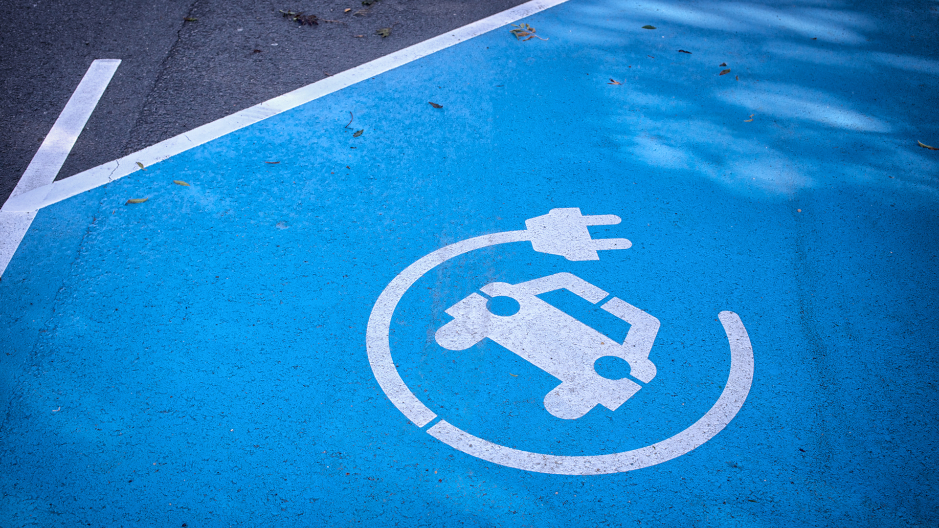 Argentina se suma a las legislaciones mundiales que promueven la producción y la compra de autos “verdes” (iStock)