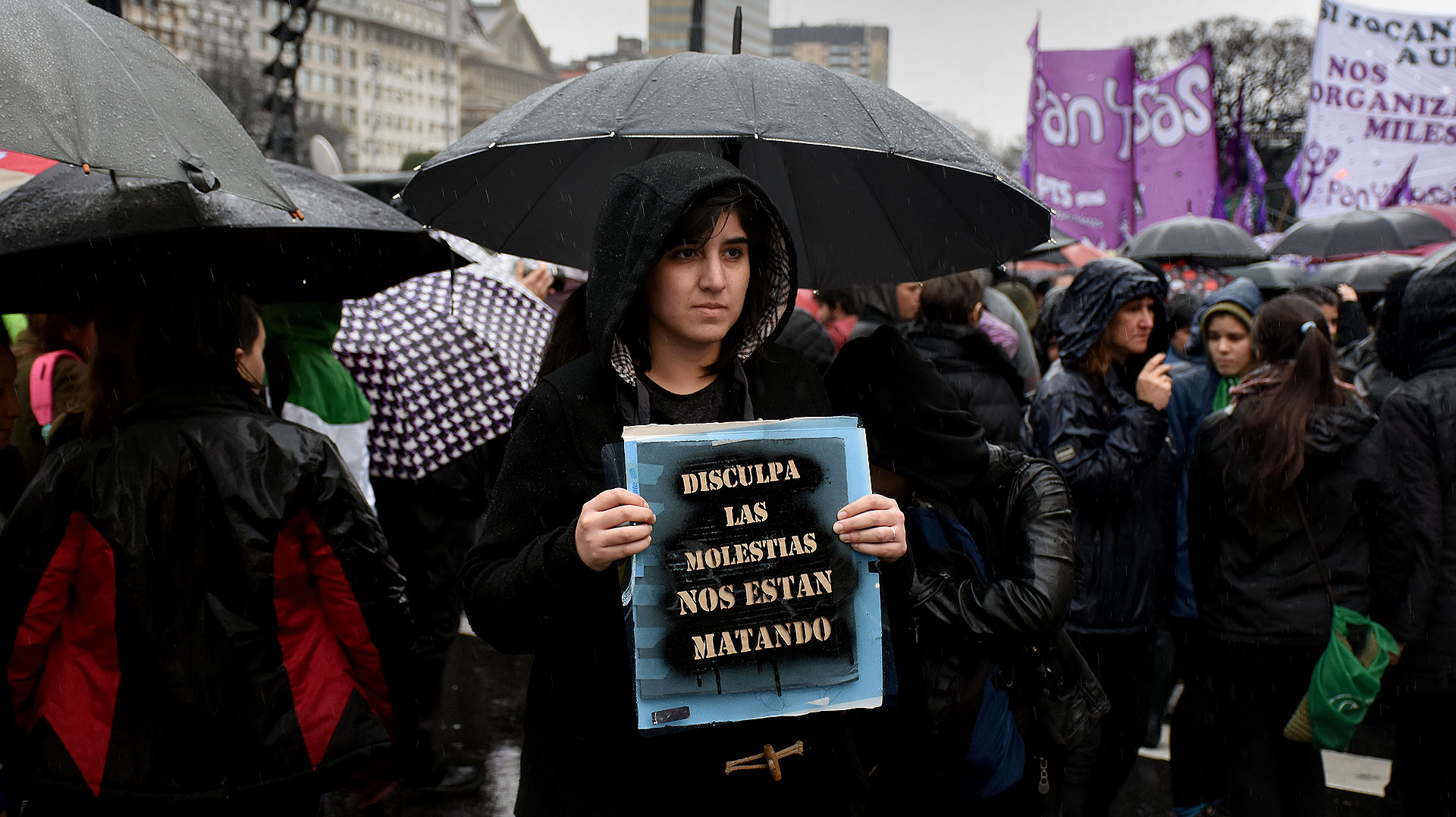Una de las consignas era vestirse de negro