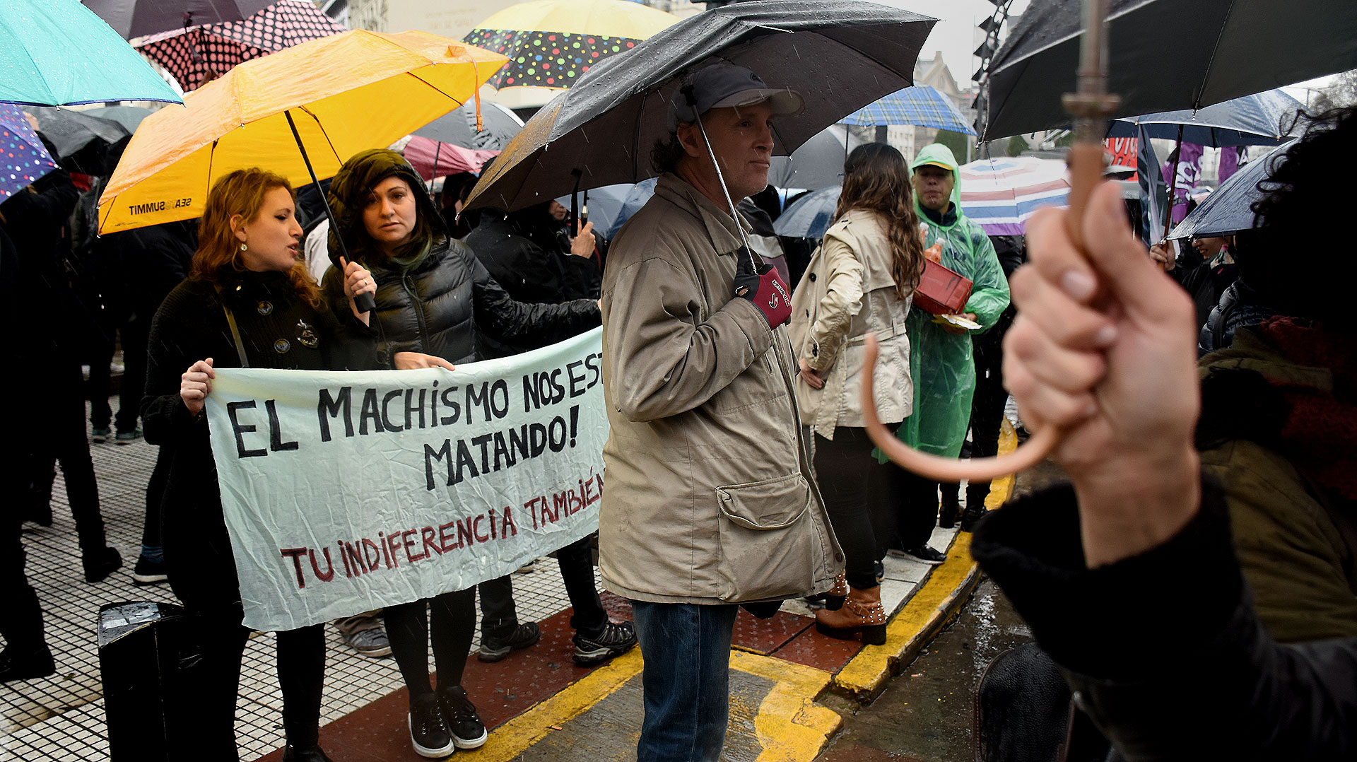 Muchos hombres se hicieron presente apoyando el reclamo