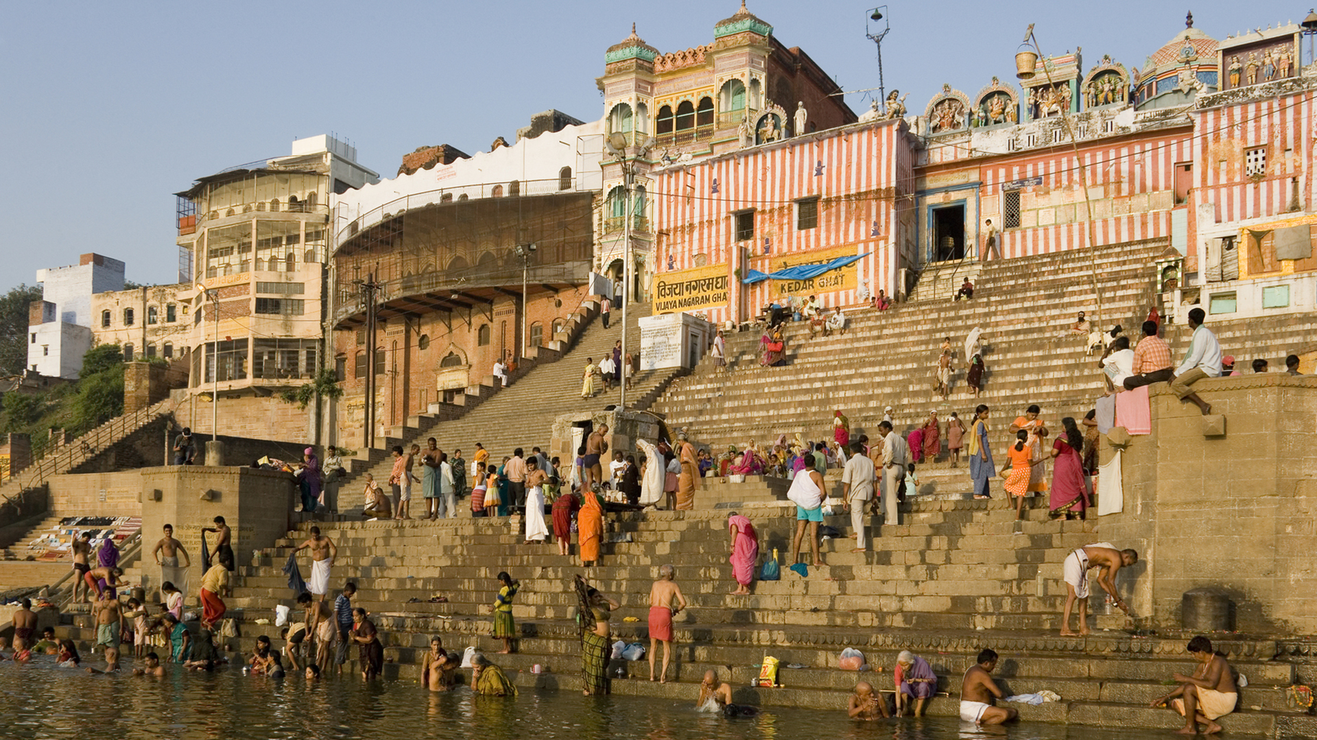 Hinduismo: Escaleras de Varanasi, India