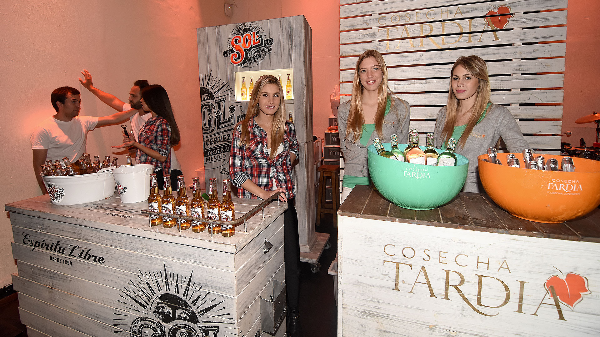 Los invitados disfrutaron de la cerveza Sol y de Cosecha Tardía
