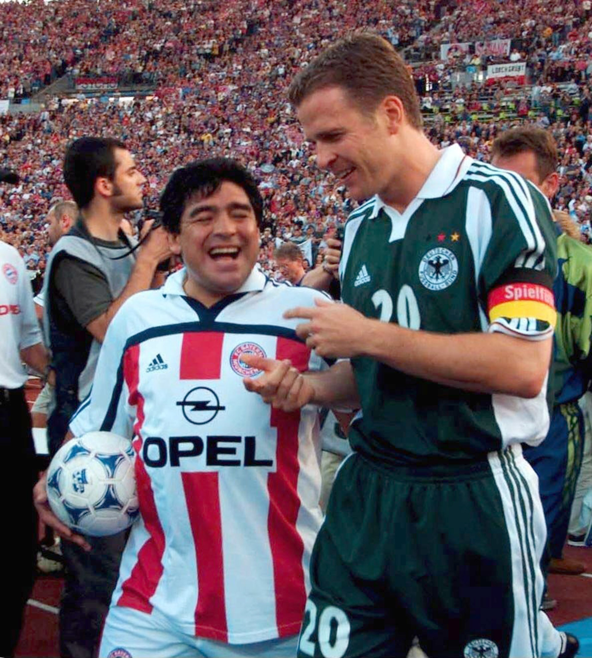 En un homenaje a Lothar Matthaeus, al lado de Oliver Bierhoff