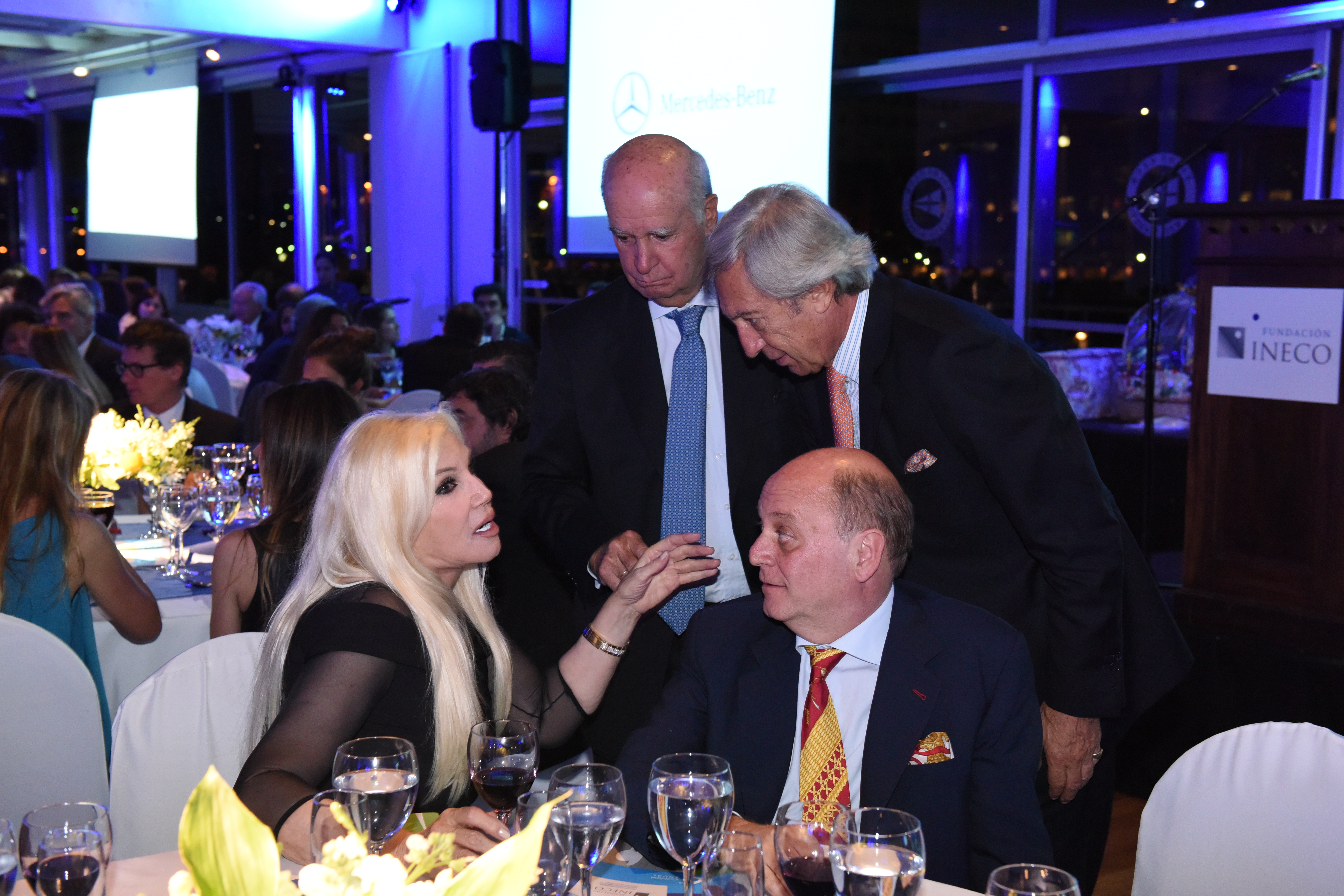 Susana Giménez junto a Martín Cabrales, Carlos Fontán Balestra y Germán Neuss