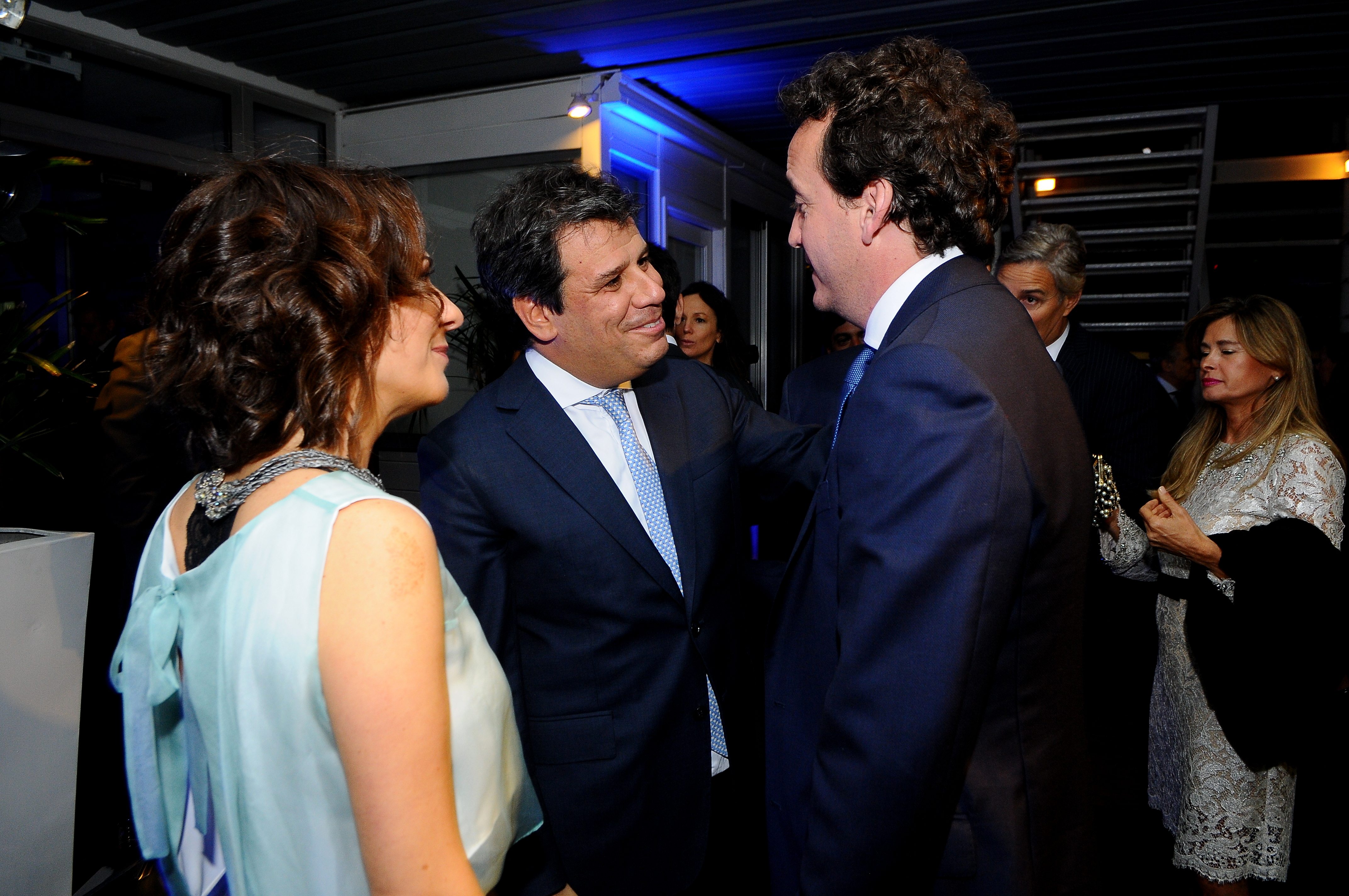 Facundo y Josefina Manes junto al presidente de la Fundación River Plate, Ignacio Villarroel