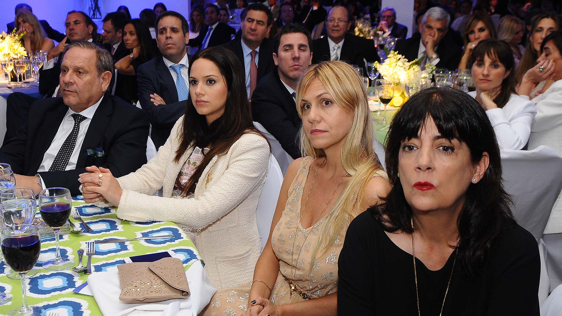 Néstor Abatidaga, CEO de Sancor Seguros; la diseñadora Natalí Márquez, Luz Barrantes e Ines Hernández, histórica secretaria de Susana Giménez