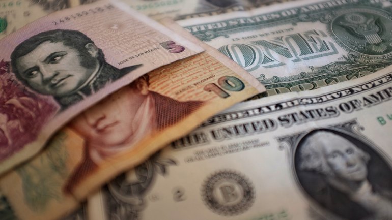 El dólar gana apenas 2,5% en el transcurso de 2017.