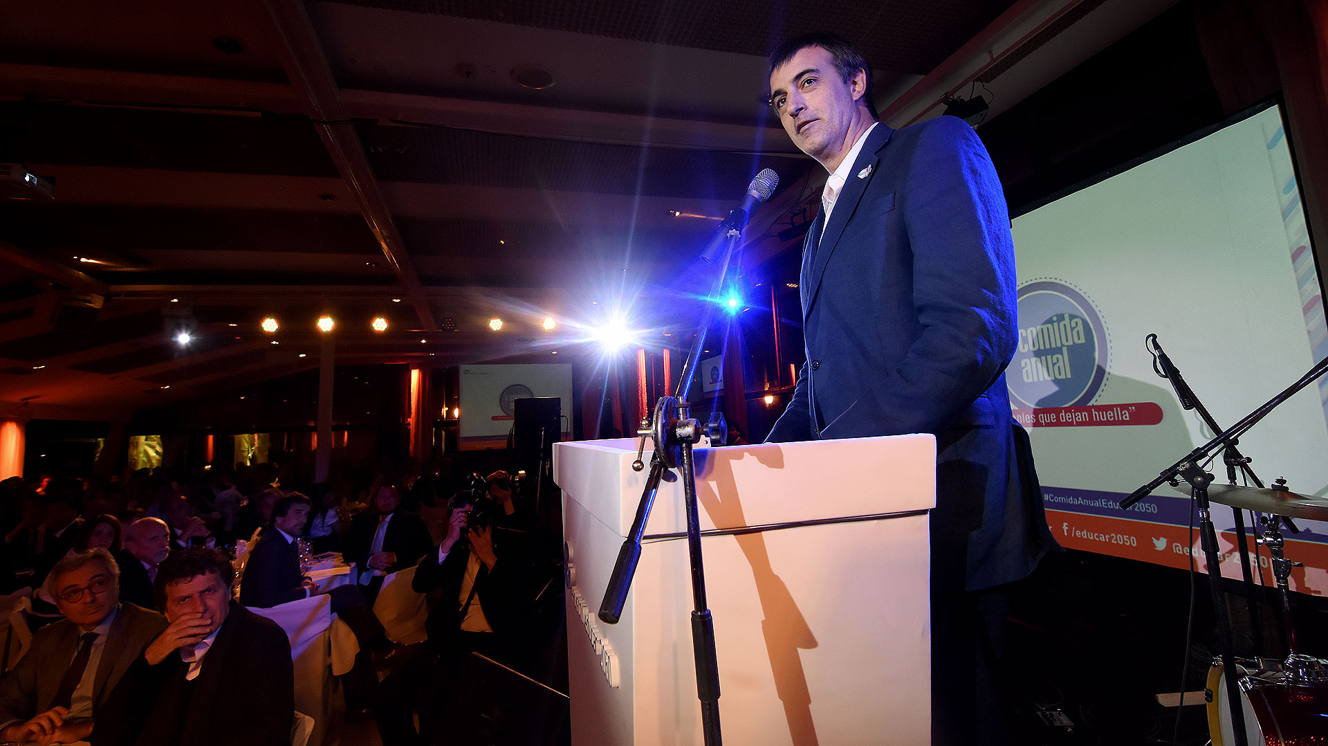“Es necesario un nuevo sistema educativo. La culpa no la tienen los docentes, ni las escuelas. La culpa la tiene la política. Es necesario que, para tener un mejor sistema educativo para 2030, nos involucremos todos. Necesitamos un sistema educativo que desarrolle el talento individual”, expresó Esteban Bullrich