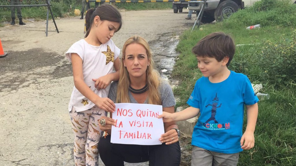 Lilian Tintori con sus hijos en una foto reciente difundida a través de Twitter (@liliantintori)