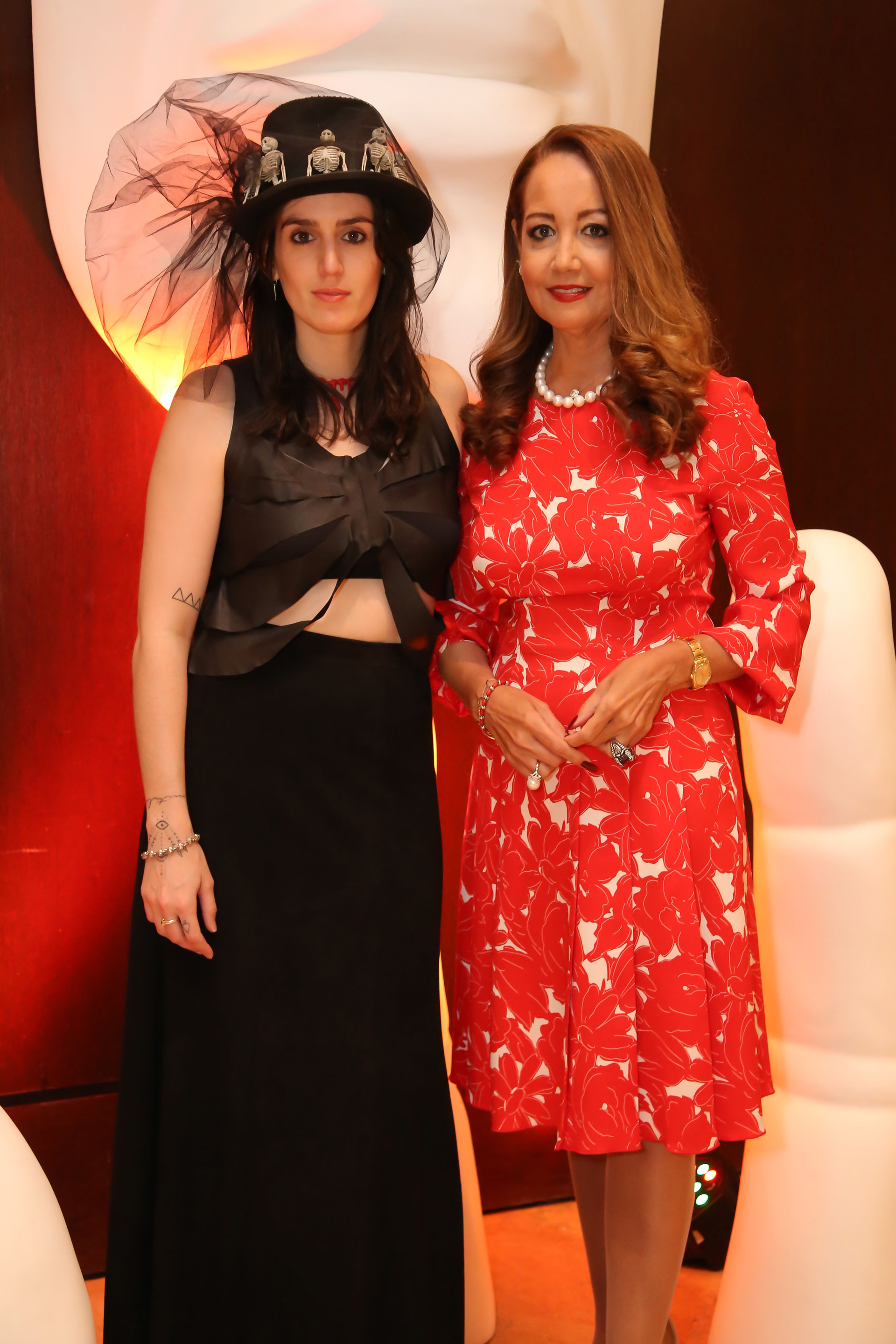Mónica Parisier, presidente de Make-A-Wish Argentina, en su tradicional evento benéfico junto a la diseñadora Julia Ramos, quien presentó la nueva colección de su marca. La fundación concede deseos a los niños que tienen condiciones médicas, que ponen en riesgo su vida