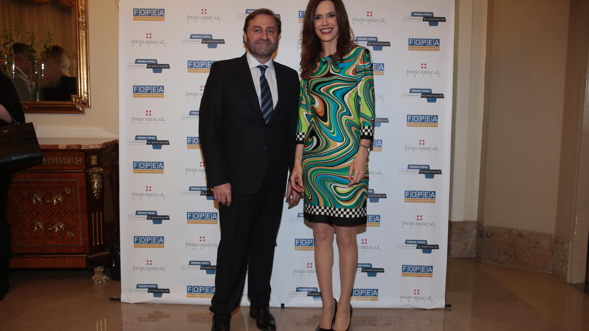 Mariel Fitz Patrick y Néstor Sclauzero. En la categoría Medios audiovisuales (radio y televisión) se declaró desierto el primer premio. Sin embargo, el jurado decidió reconocer con menciones honoríficas a tres trabajos de excelente reportería y gran relevancia periodística. Ellos son: Ricardo Ravanelli y equipo, de Artear Canal 13 por “La ruta del dinero K, así contaban la plata”. Jorge Ybañez, Wernher Martínez y Sergio Pedrosa, de Canal 12, Córdoba, por su trabajo “Leche, sudor y lágrimas”. Gisela Busaniche y equipo, de Telefé Noticias por ”Veladero, viaje a la mina de la polémica”
