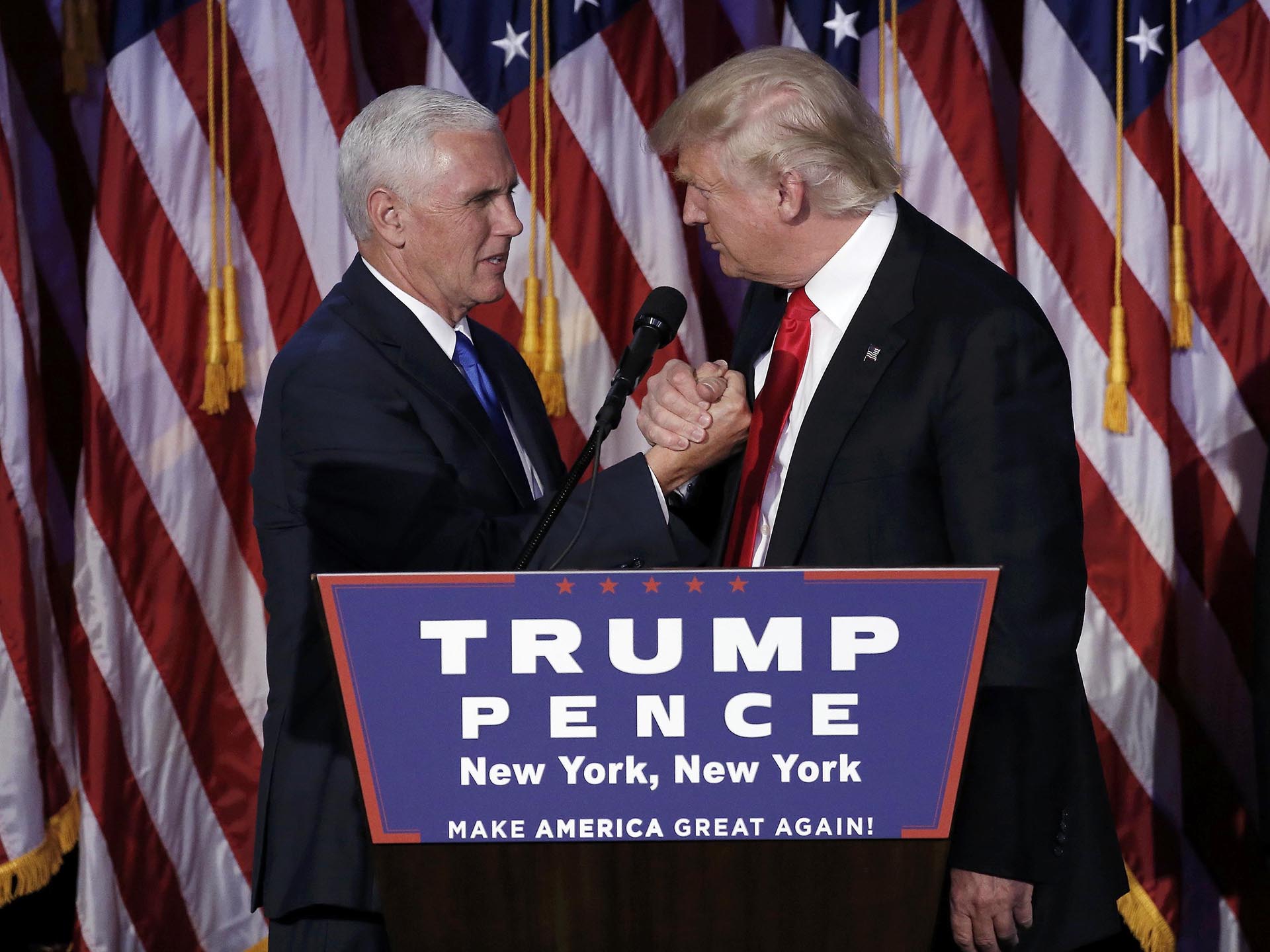 El primero en hablar fue el vicepresidente electo, Mike Pence
