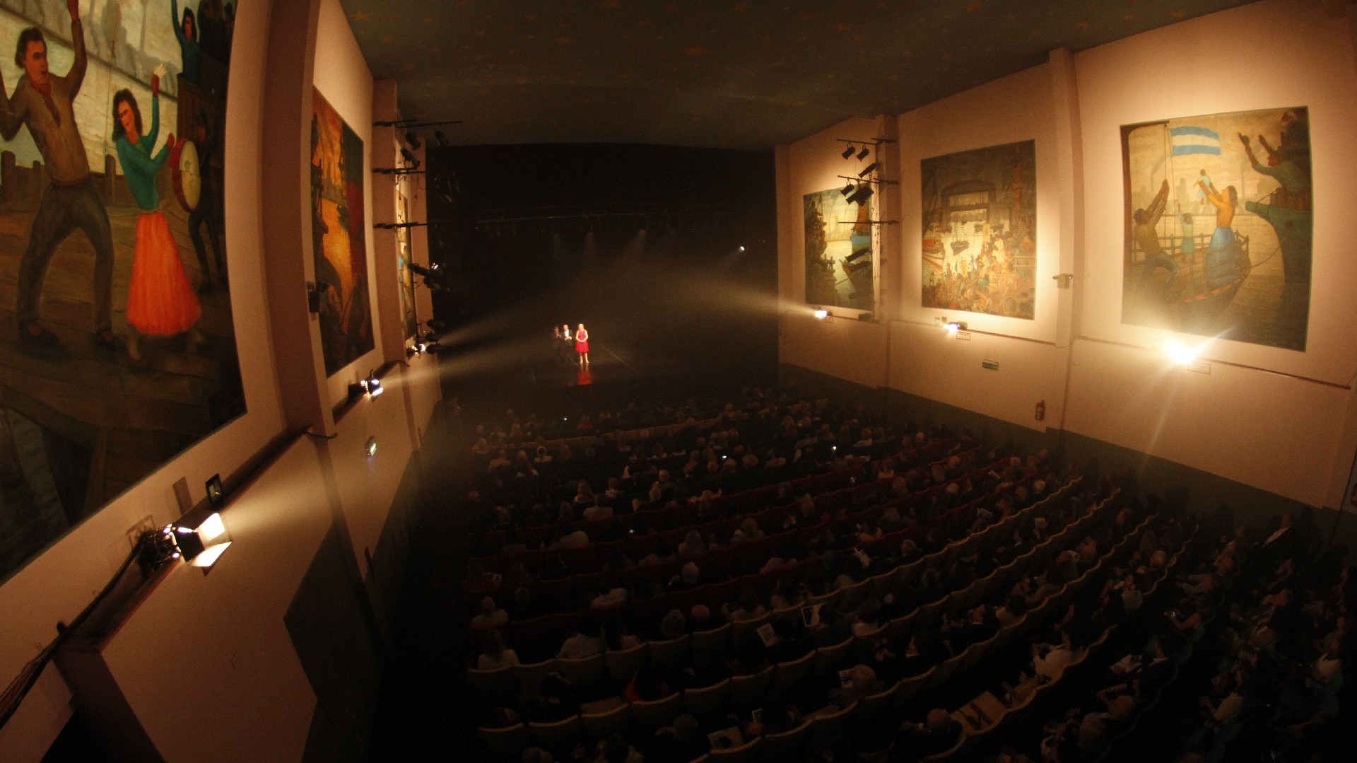 El Teatro de la Ribera, fundado hace 45 años, volvió a brillar con la prestigiosa Gala Anual de Recaudación de la Fundación Amigos del Teatro San Martín /// Fotos: Nicolás Aboaf