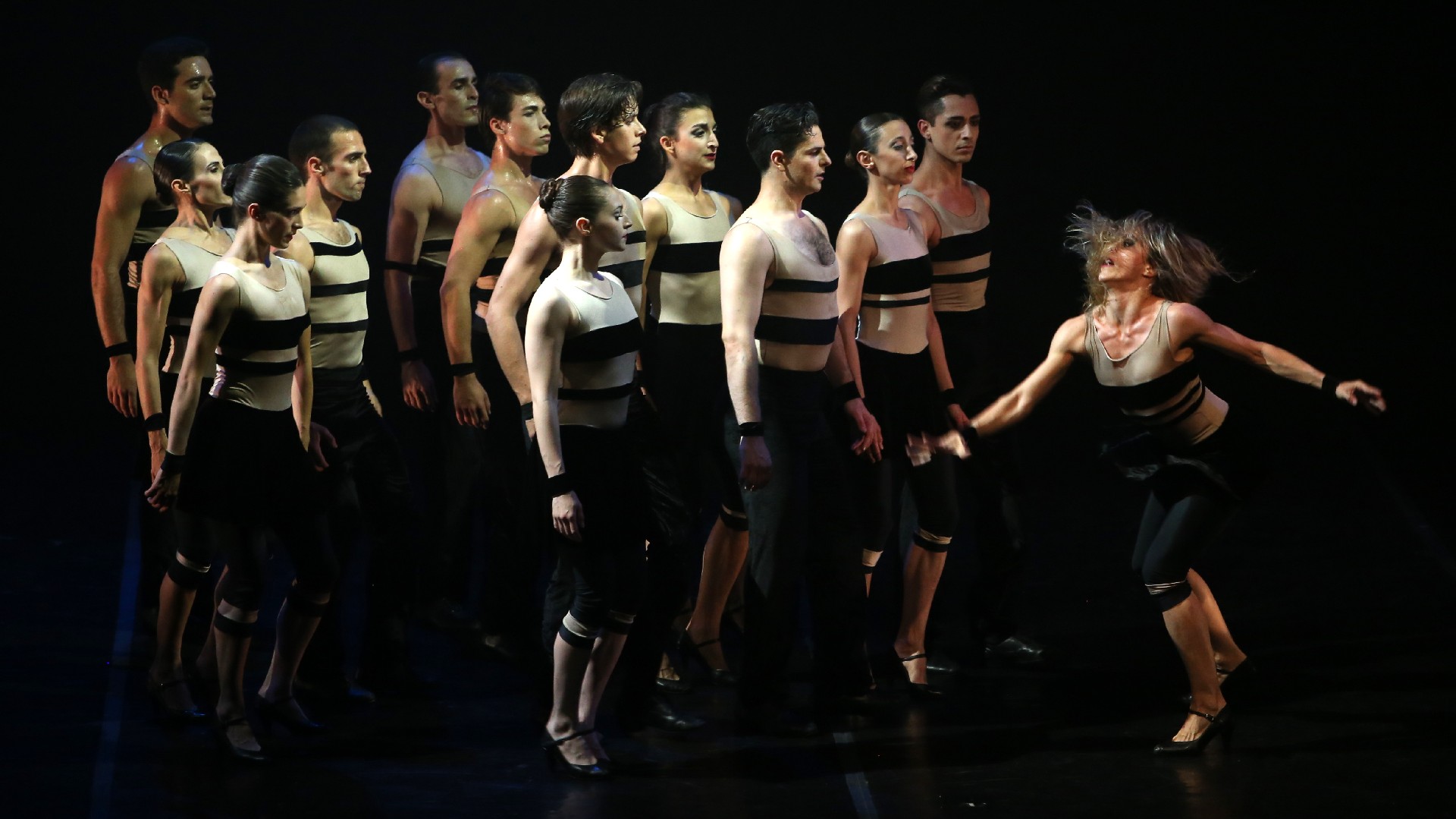 Reconocido internacionalmente, el Ballet Contemporáneo interpretó “Bolero”, versión de Ana María Stekelman y dirección de Andrea Chinetti, actual directora del Ballet, inspiradas en la notable creación de Ravel