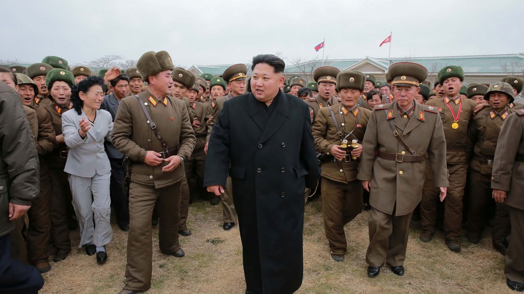 Kim Jong-un supervisó ejercicios militares en el sur de su país (Reuters)