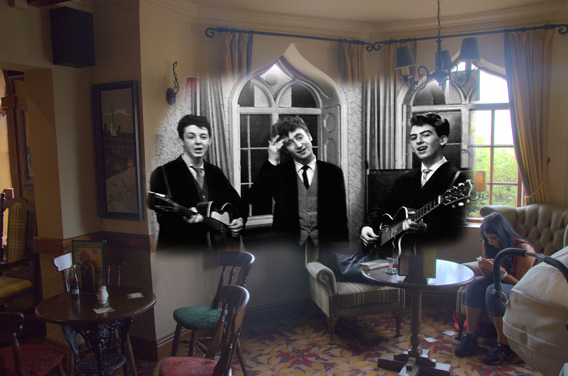 Jones volvió a los humildes comienzos de la banda como The Quarrymen, en el Childwall Abbey Hotel donde tocaron en la boda del hermano de George Harrison, en los años cincuenta