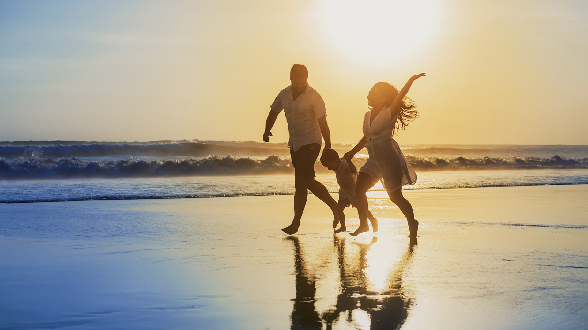 Los recuerdos son el motivo que mueve a los jóvenes a seguir volviendo al lugar donde veranearon desde que tienen memoria (iStock)