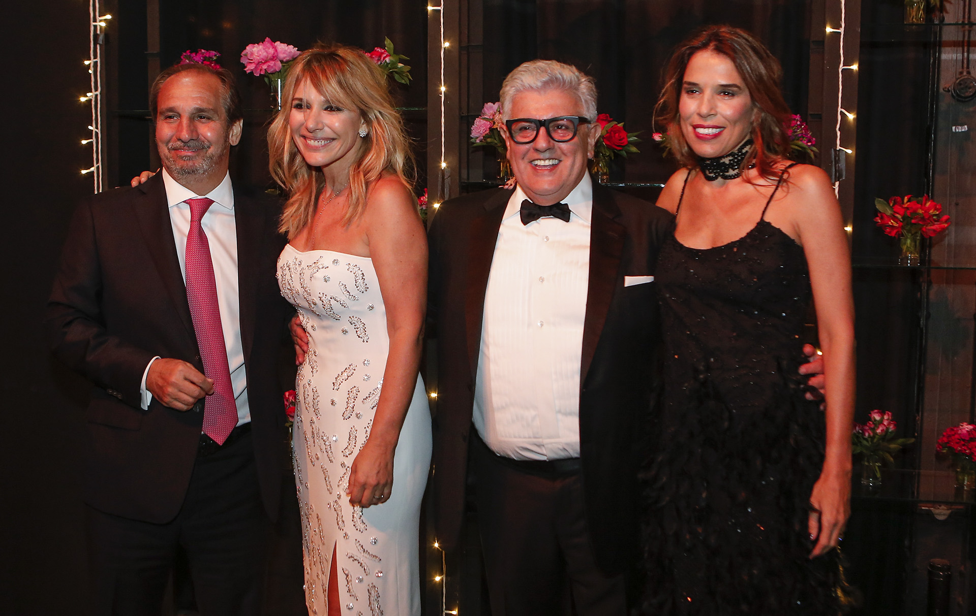 El empresario Nicolás Caputo y su esposa, Agustina Lhez, junto a Carlos Gorosito y Grace Ratto