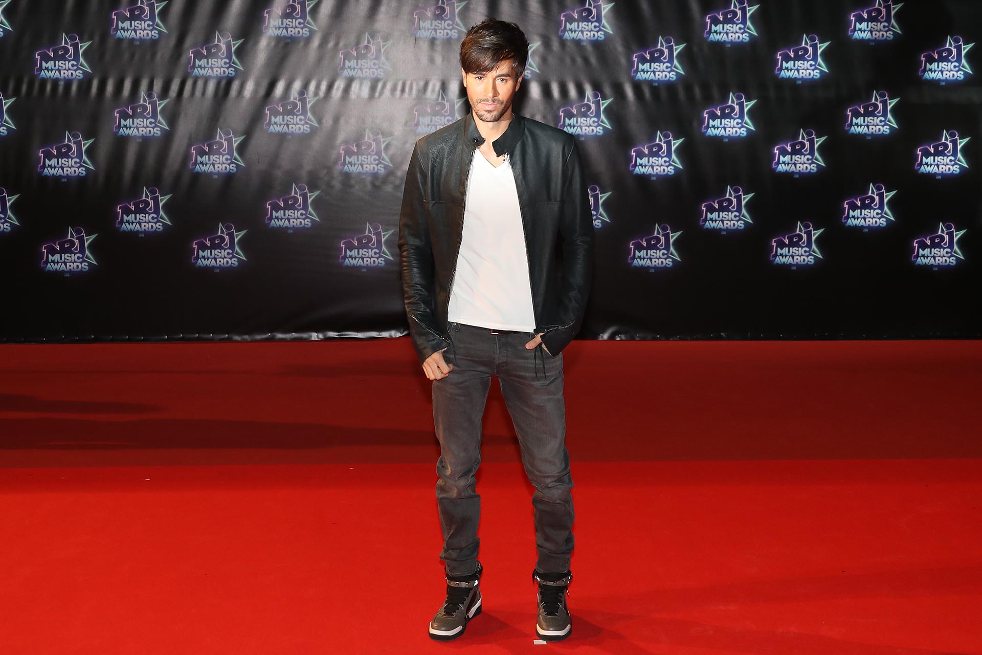 Enrique Iglesias también acaparó los flashes de la prensa internacional