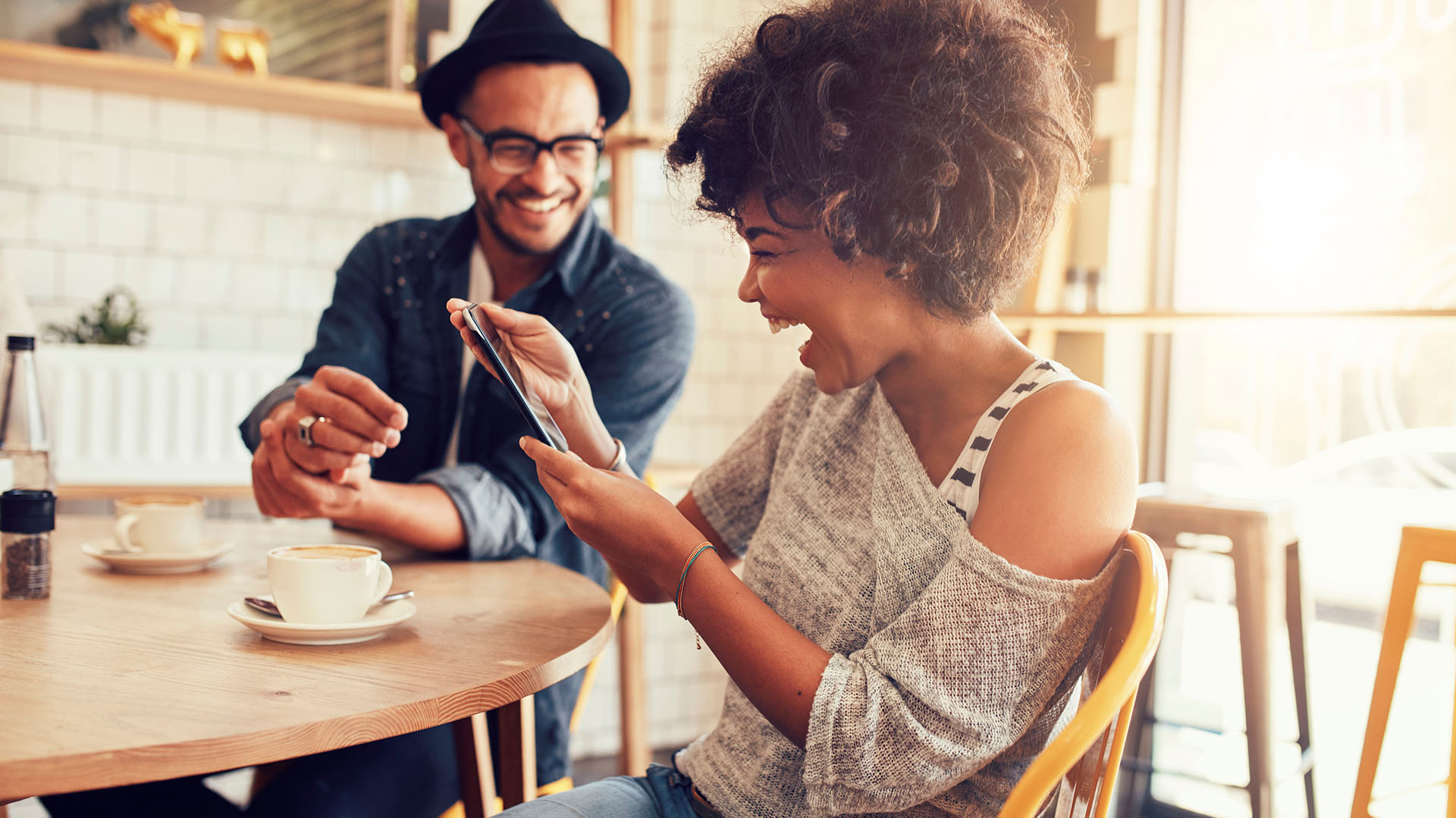 La amistad tiene efectos benéficos en la salud como hacer ejercicio o no fumar. (Istock)