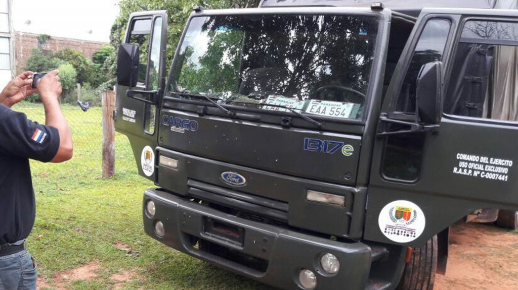 El camión del Ejército paraguayo que transportaba los 3.000 kilos de marihuana