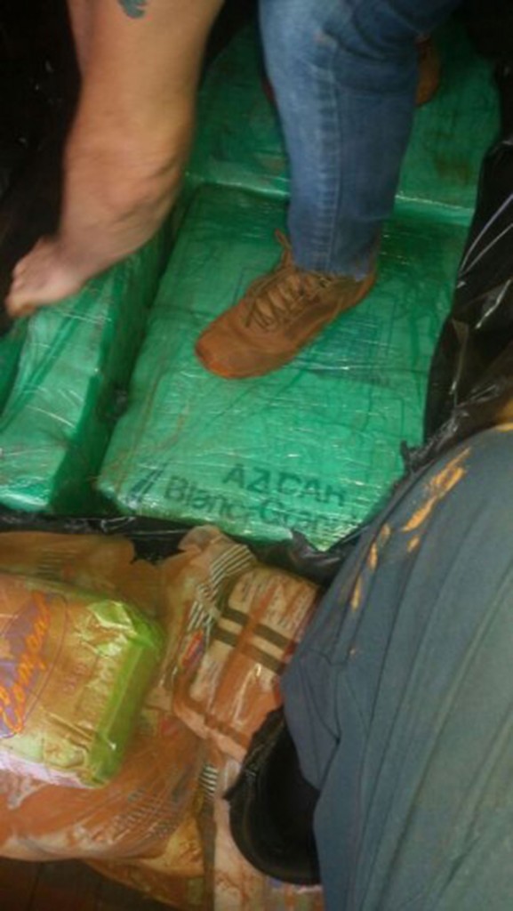 El cargamento ilícito estaba oculto debajo de víveres que debían ser entregados a las Fuerzas de Tarea Conjunta