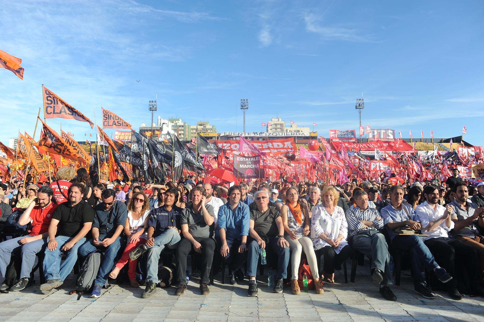 El Frente de Izquierda de los Trabajadores (FIT) realizó un acto en la cancha de Atlanta