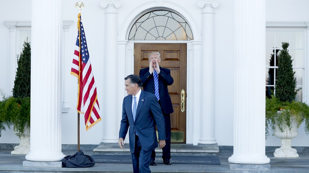 Durante la campaña, Romney se negó a respaldar a Trump y lo llamó “fraude” y “farsante”. El magnate lo calificó de un “candidato horrible y fallido” (AP)