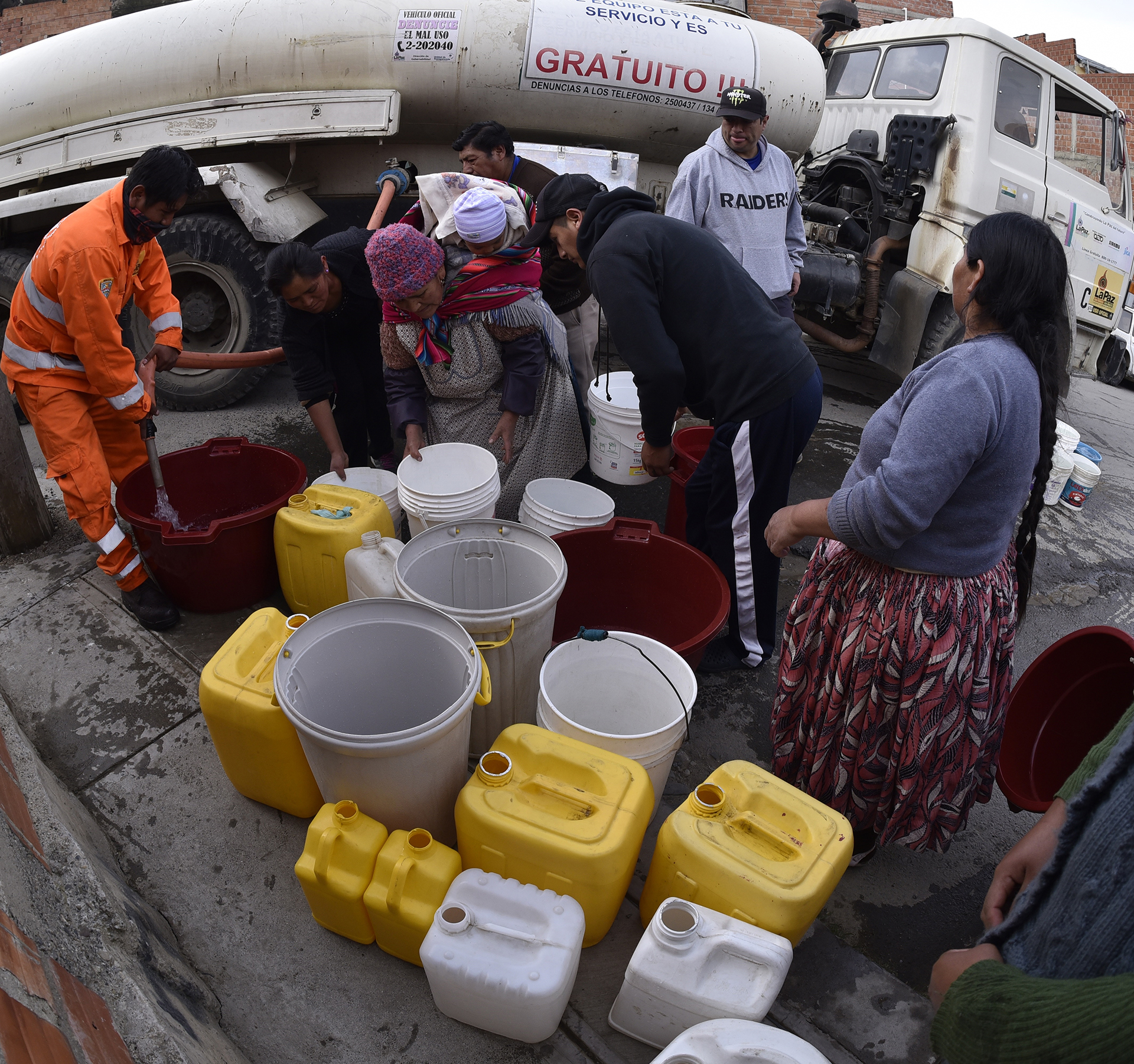 Los bolivianos estás desesperados por la falta de agua en La Paz y otras ciudades del país (AFP)