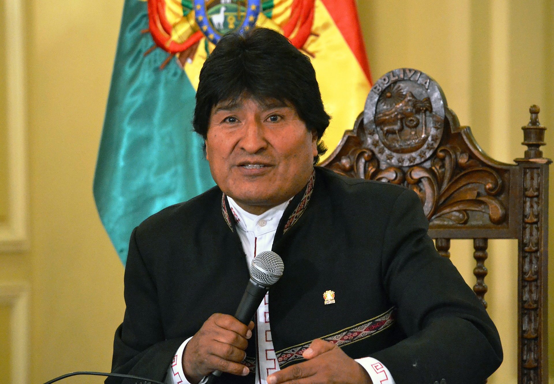 El presidente Evo Morales durante una rueda de prensa luego de firmar un decreto que declara la “emergencia nacional” en el país (EFE)