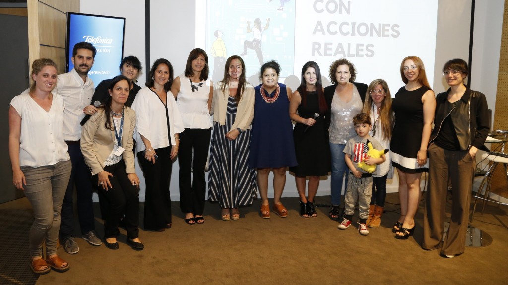 María Inés Baqué, Secretaría de Gestión e Innovación pública del Ministerio de Modernización, Myriam Álvarez Iturre, Directora de Talento y Desarrollo de Hispanoamérica y Brasil del Grupo Telefónica, Celeste Medina, cofundadora de Ada IT, Cinthia Novick, directora creativa, Agurtzane Urrutia, diseñadora de páginas web, Rocío Ferrari, Technical Solutions Consultant de Google y Melina Masnatta, especialista en educación en Fundación Huésped y Chicas en Tecnología (Nicolás Aboaf)